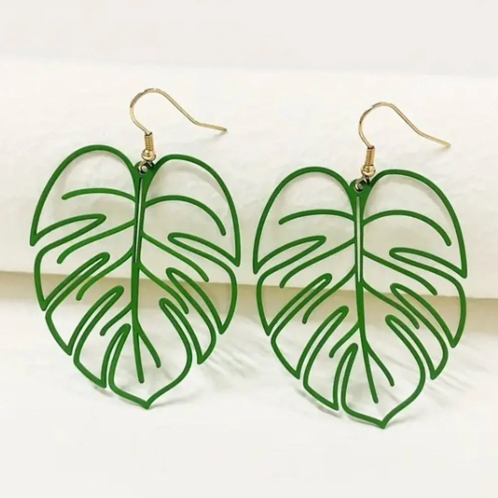 ✨Anthropologie Santana Green Leaf Earrings